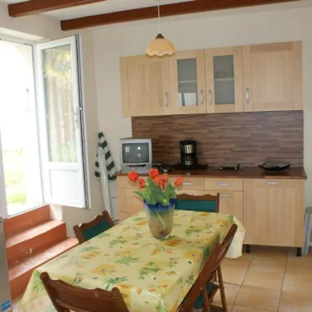 Maison De Pecheur Front De Avec Cour, 3 - Fr-1-709-44 * Fouras