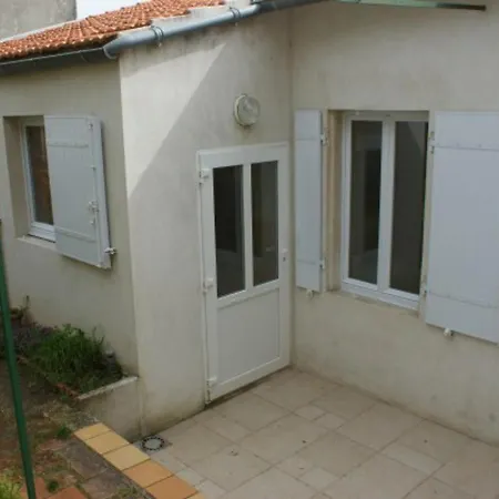 Maison De Pecheur Front De Avec Cour, 3 - Fr-1-709-44 Holiday home