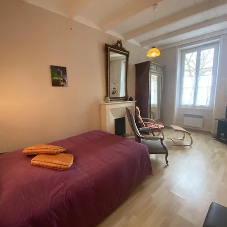 Maison De Pecheur En Bord De A Fouras, 3 - Fr-1-709-44 *