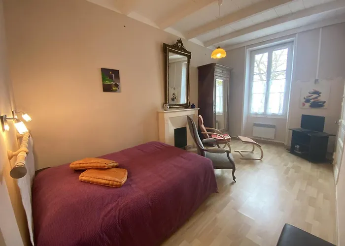 Maison De Pecheur En Bord De A Fouras, 3 - Fr-1-709-44 *